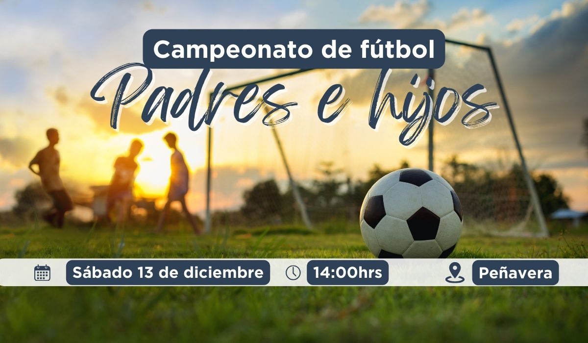 Partido de fútbol entre padres e hijos en Peñavera con balón en primer plano y portería al fondo.